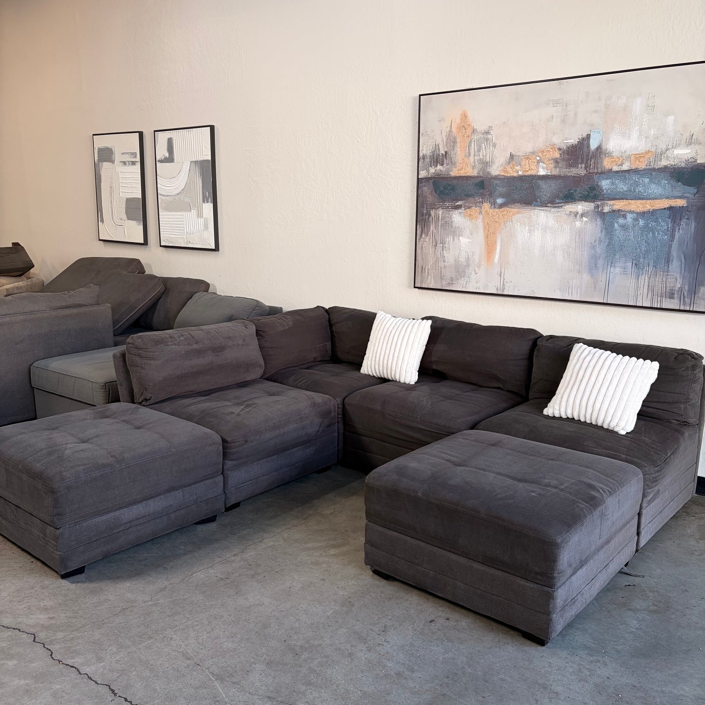 Thomasville Tisdale Modular Sectional with 2 Storage Ottomans