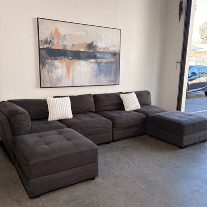 Thomasville Tisdale Modular Sectional with 2 Storage Ottomans